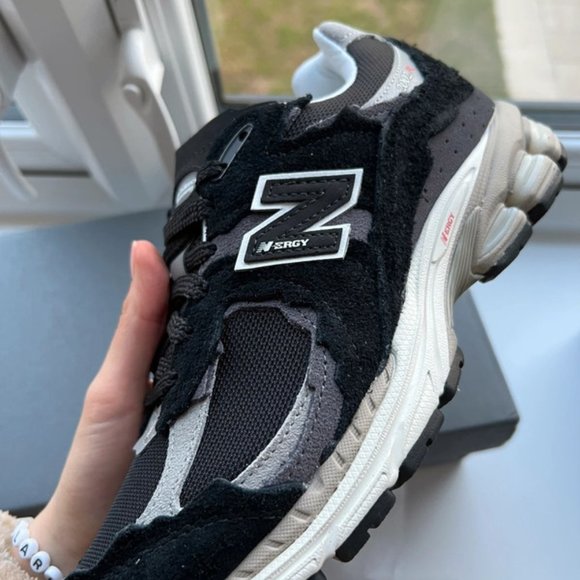 New Balance 2002RD - Picture 2 of 7